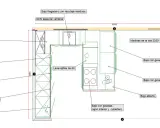 Plano de cocina con medidas detalladas: bajo fregadero, lavavajillas, columnas y una isla central.
