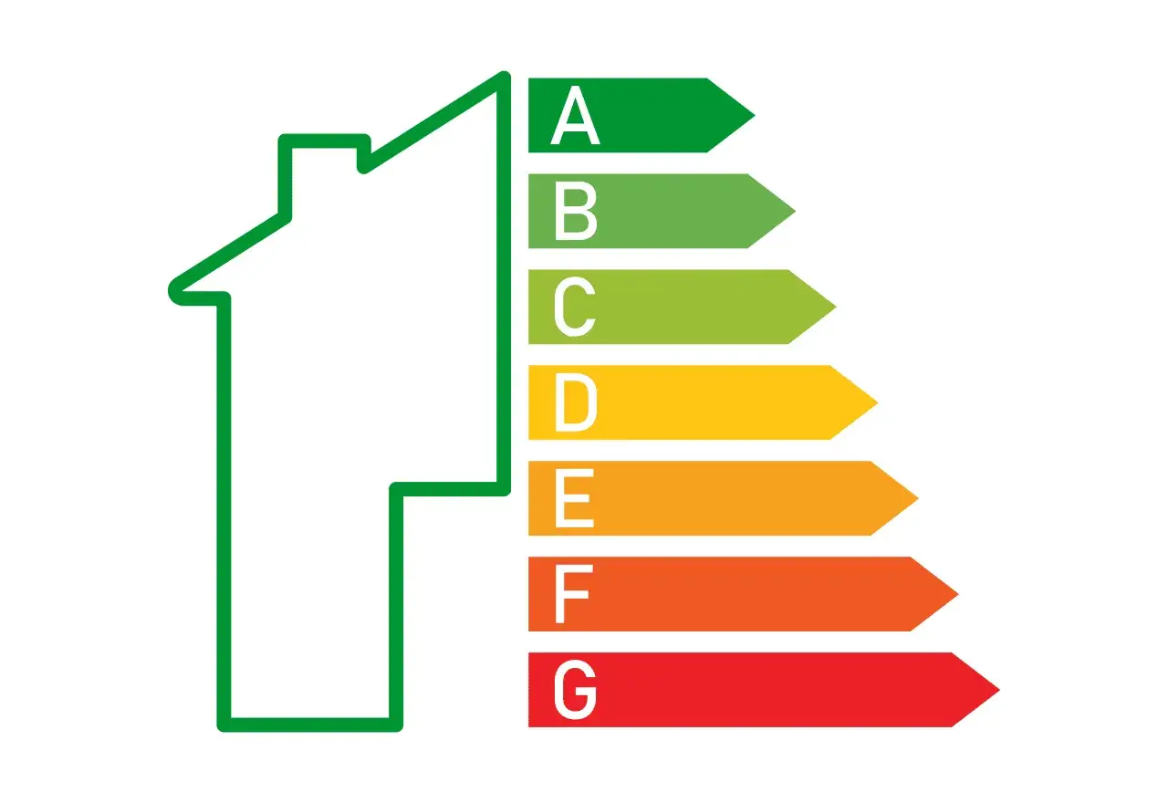 Gráfico de la escala de eficiencia energética de una vivienda, con una casa verde y flechas de colores de A (verde) a G (rojo).